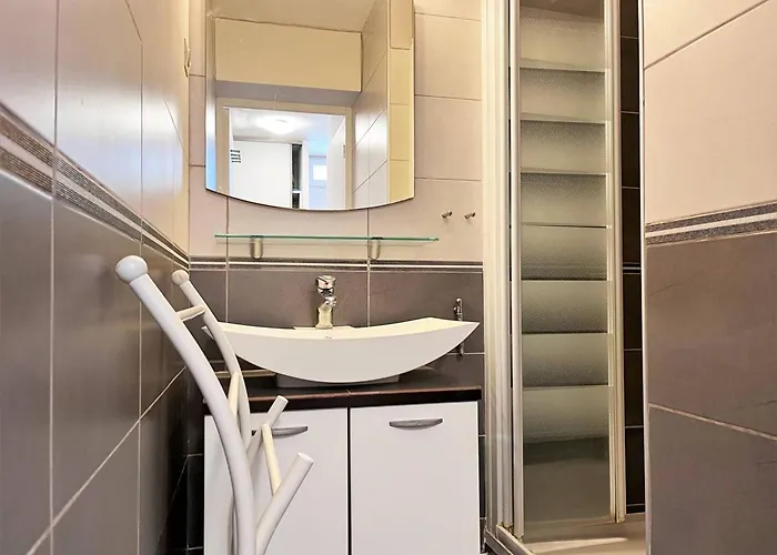 Duplex 3 Pieces Avec Piscine, Terrasse Et Parking - 6 Couchages - - Fr-1-251-563 *